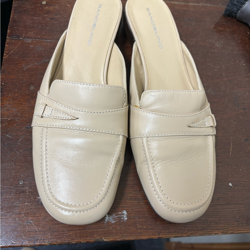 NWOT Bandolino leather mules cream 8.5